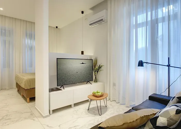 Apartment Lifestyle *